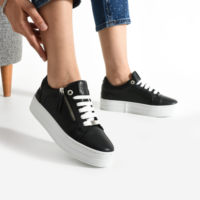 Дамски черни кецове от естествена кожа Karnak