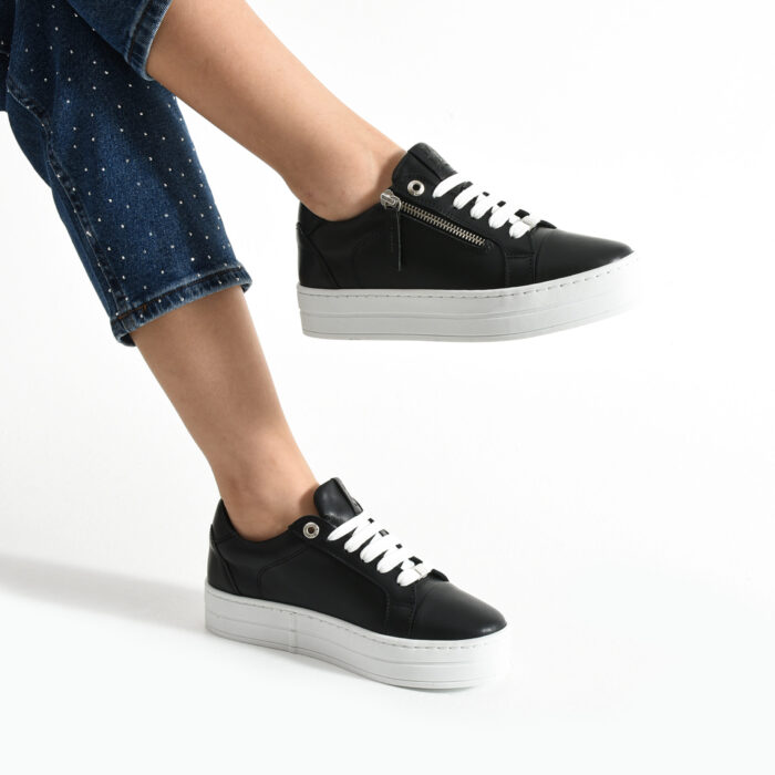 Дамски черни кецове от естествена кожа Karnak