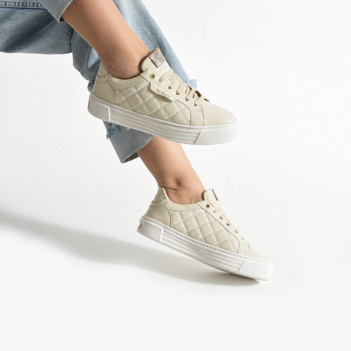 Дамски бежови кецове от естествена кожа Giza