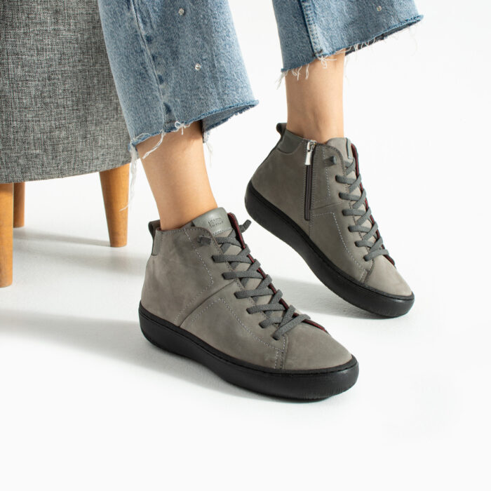 Дамски сиви спортни боти до глезена от набук Amazonia