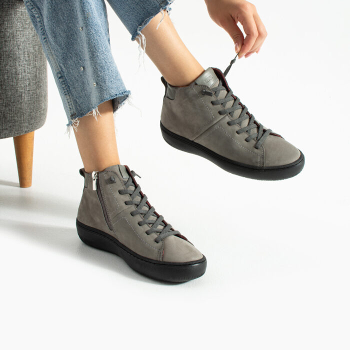 Дамски сиви спортни боти до глезена от набук Amazonia