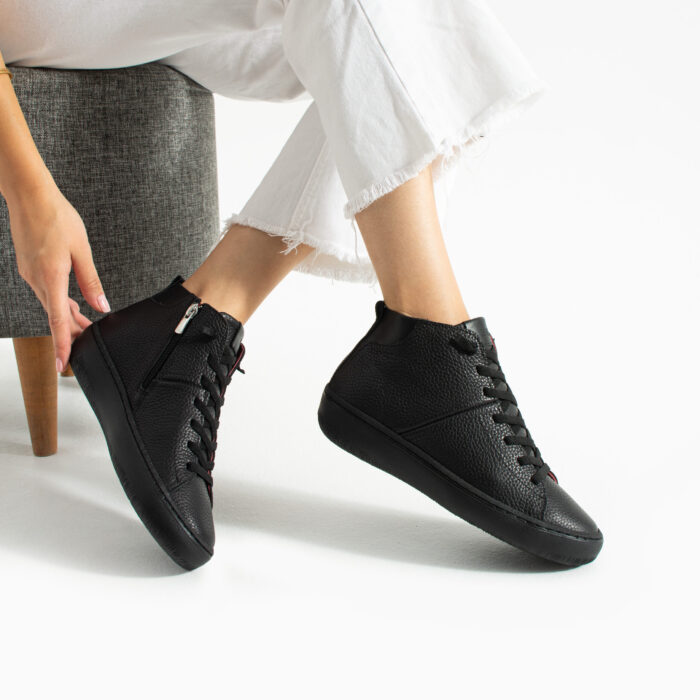 Дамски черни спортни боти до глезена от естествена кожа Amazonia