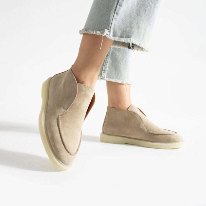 Дамски бежови боти до глезена от естествен велур Susa