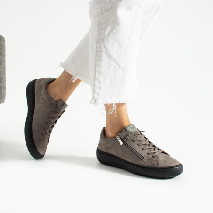 Дамски сиви спортни обувки от набук Gao