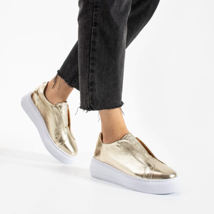 Дамски златисти сникърси от естествена кожа с висока подметка Agra