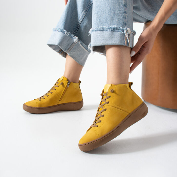 Дамски жълти спортни боти до глезена от набук Amazonia