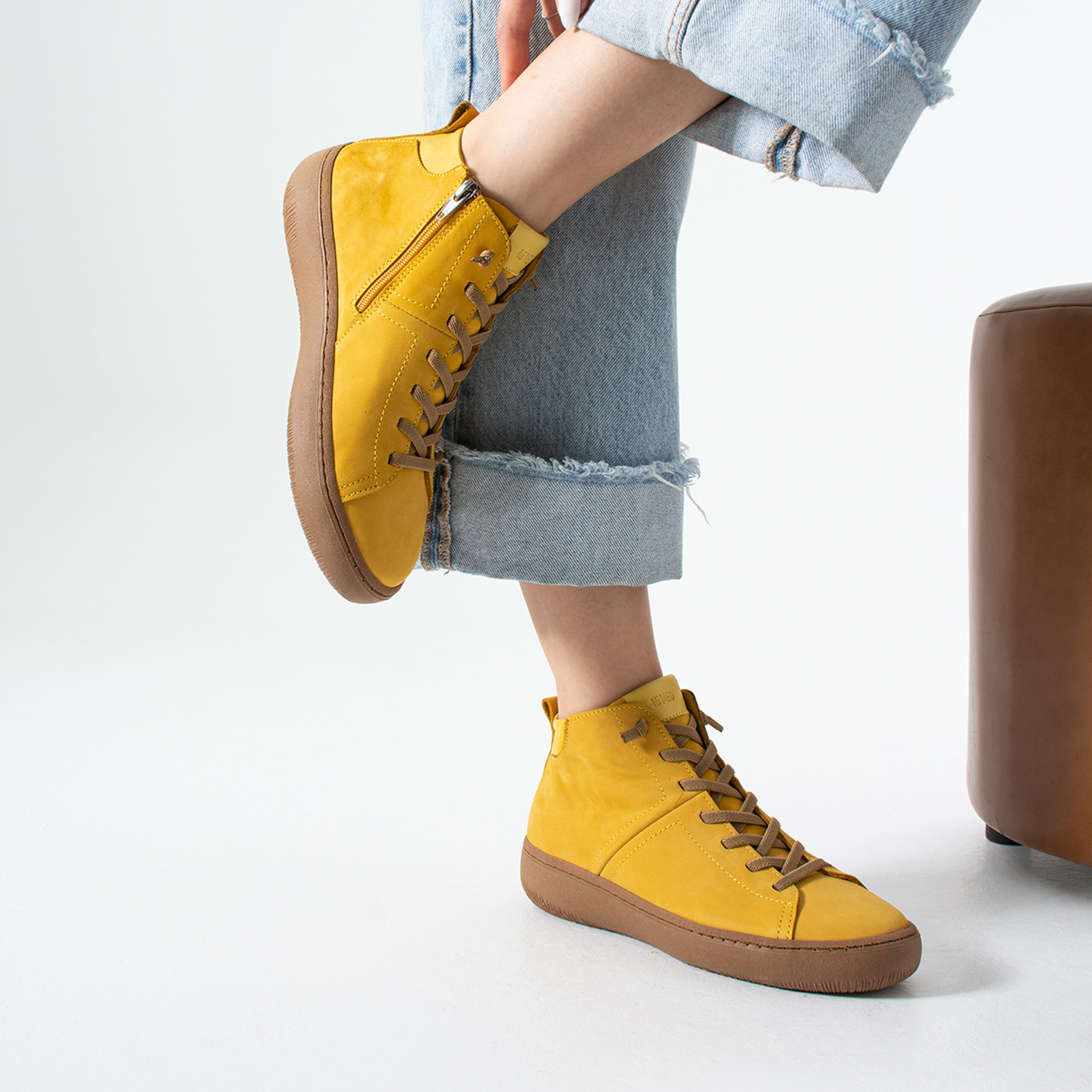 Дамски жълти спортни боти до глезена от набук Amazonia Дамски жълти спортни боти до глезена от набук Amazonia - Image 3