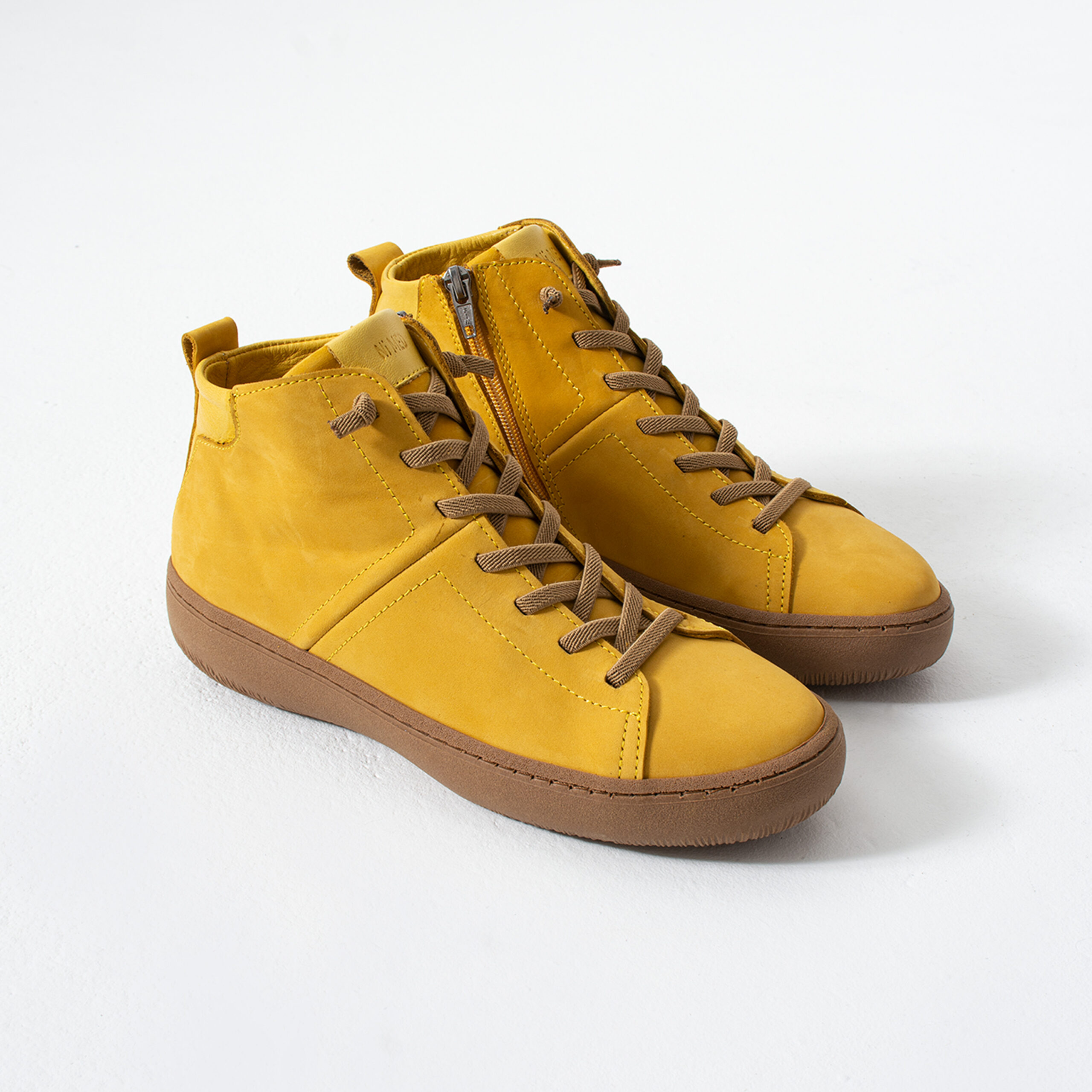 Дамски жълти спортни боти до глезена от набук Amazonia Дамски жълти спортни боти до глезена от набук Amazonia - Image 5