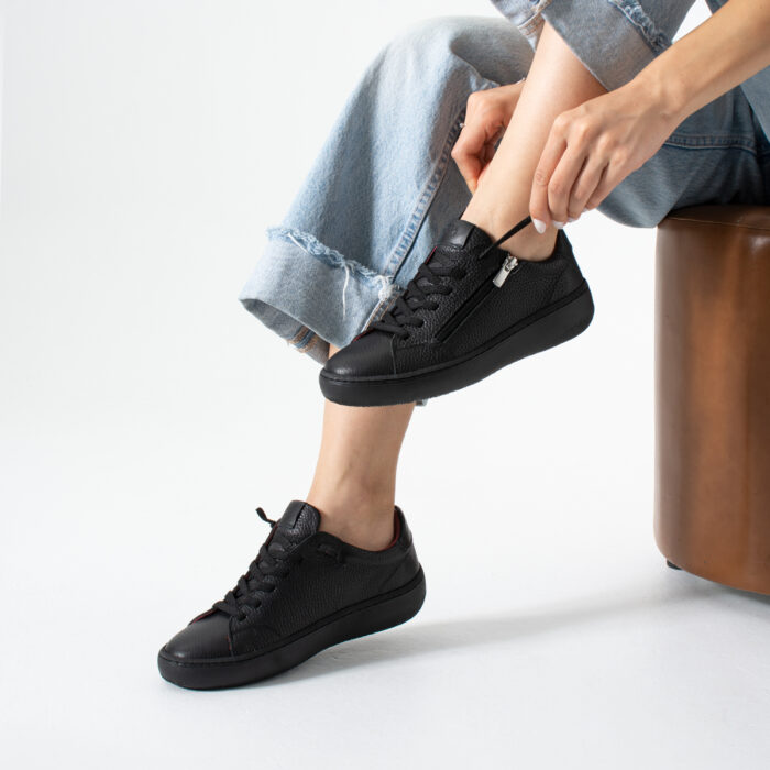 Дамски черни спортни обувки от естествена кожа Gao