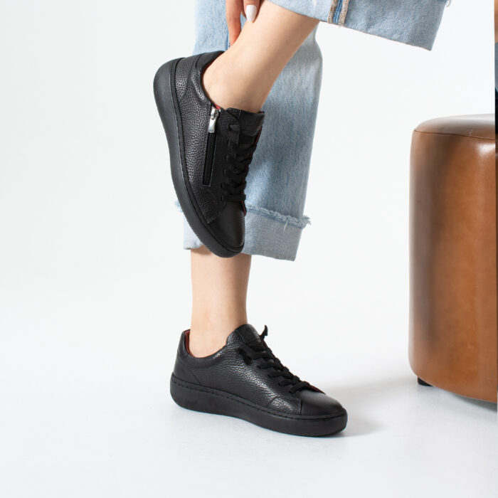 Дамски черни спортни обувки от естествена кожа Gao