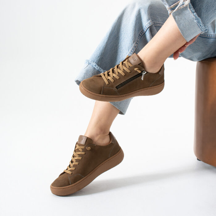 Дамски кафяви спортни обувки от набук Gao