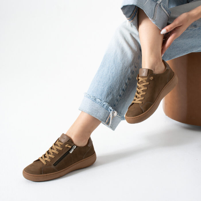 Дамски кафяви спортни обувки от набук Gao