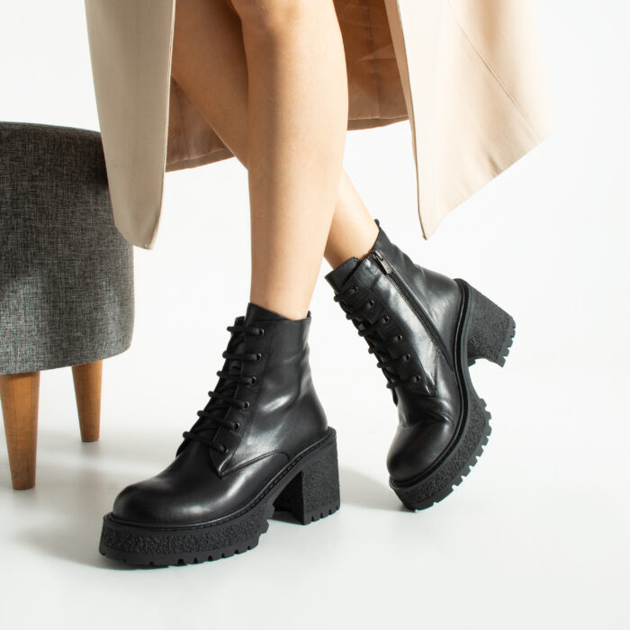 Дамски черни боти от естествена кожа на ток Lamar