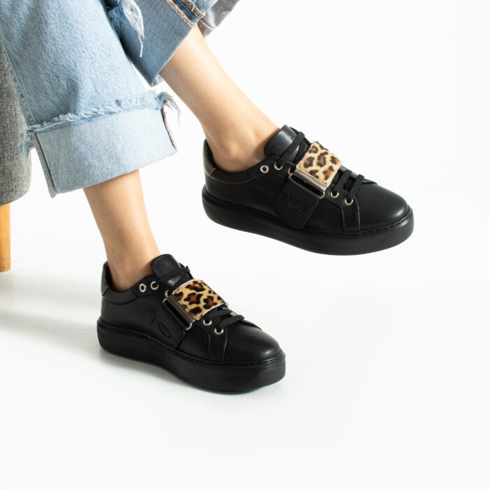 Дамски черни кецове от естествена кожа и леопардов акцент Leana