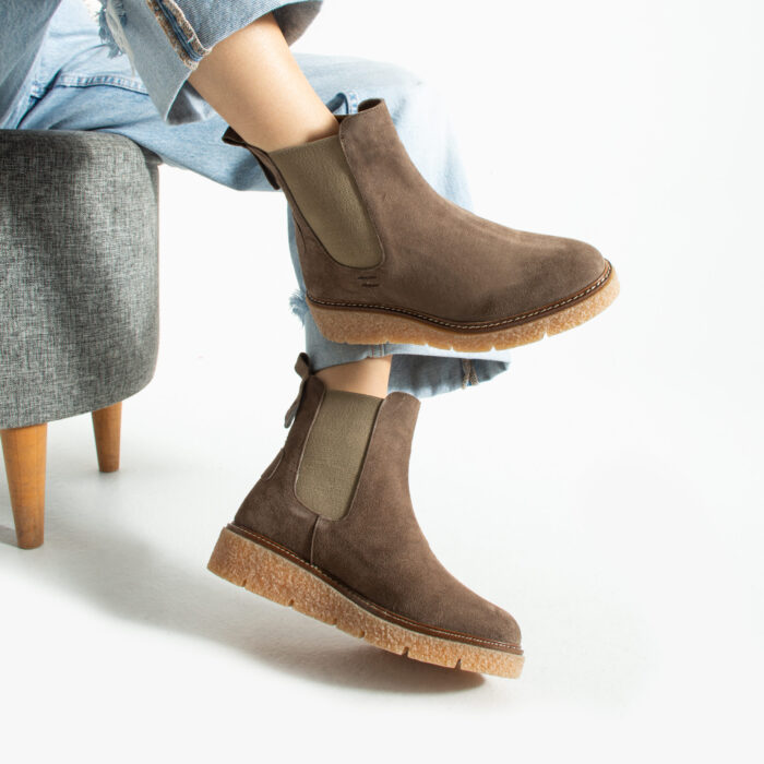 Дамски кафяви боти от естествен велур Zaria