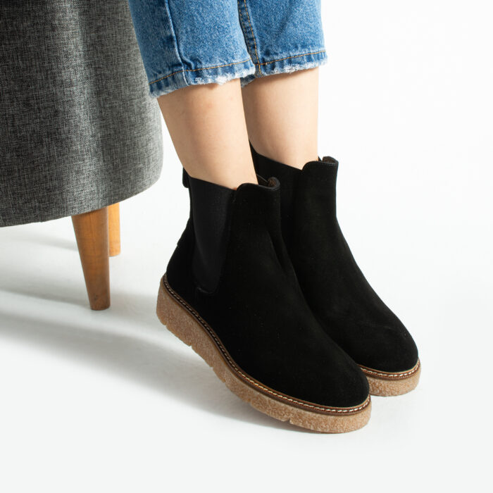 Дамски черни  челси боти от естествен велур с каучукова подметка Tabia