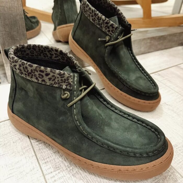 Дамски зелени кларкове от естествен набук с каучукова подметка Omaya