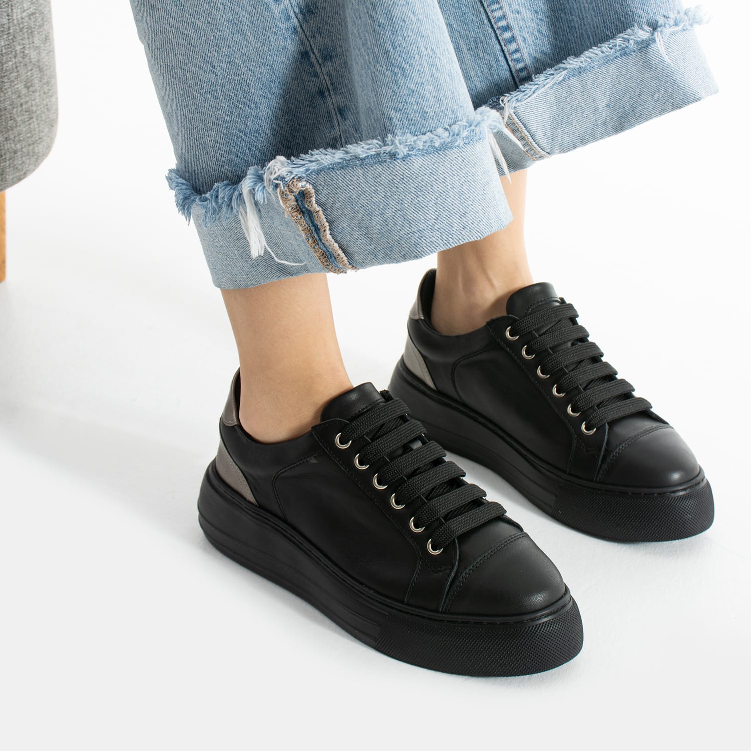 Дамски черни кецове от естествена кожа Carren Дамски черни кецове от естествена кожа Carren