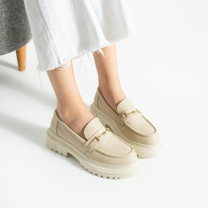 Дамски бежови мокасини от естествена кожа с груба подметка Carmen Дамски бежови мокасини от естествена кожа с груба подметка Carmen