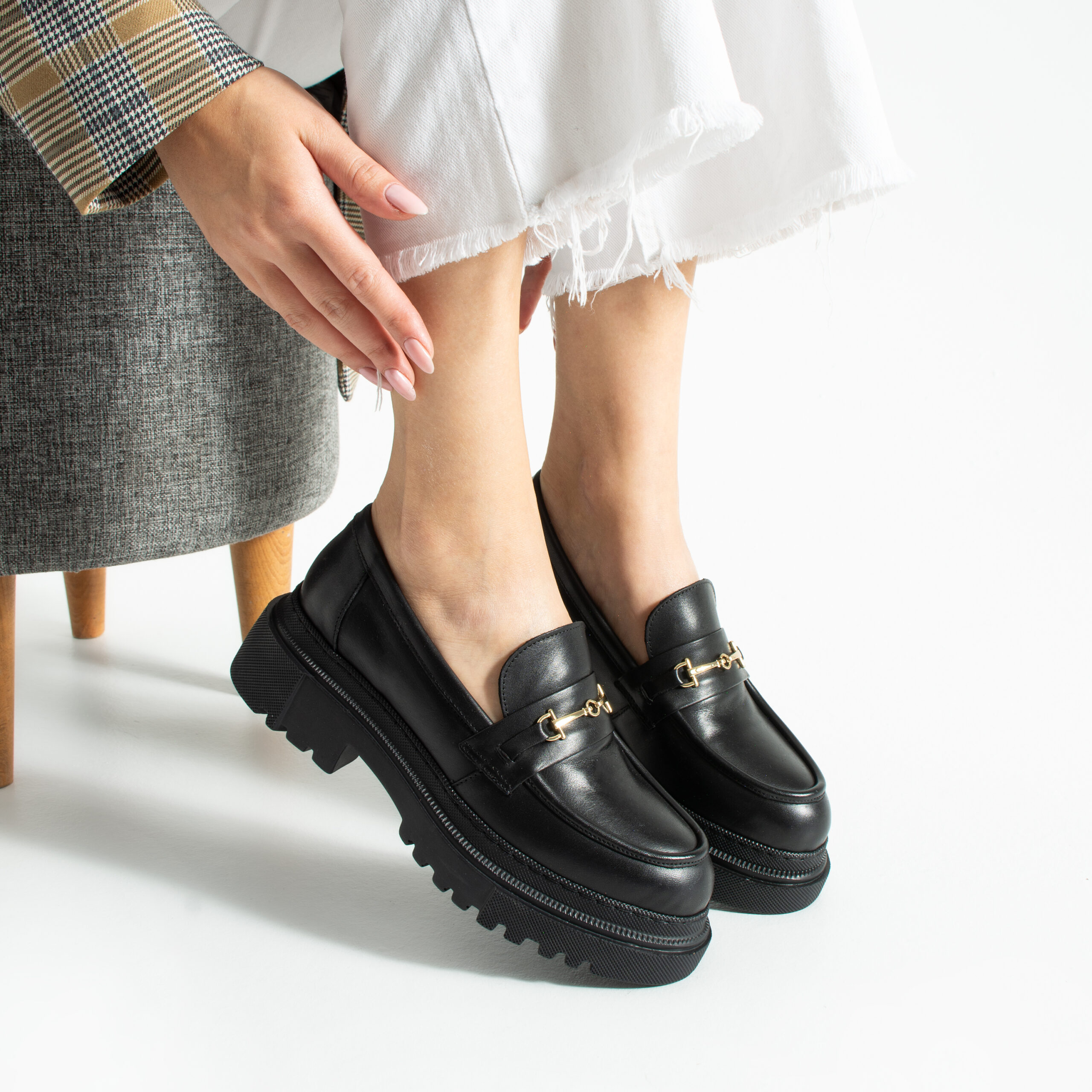 Дамски черни мокасини от естествена кожа с груба подметка Carmen Дамски черни мокасини от естествена кожа с груба подметка Carmen