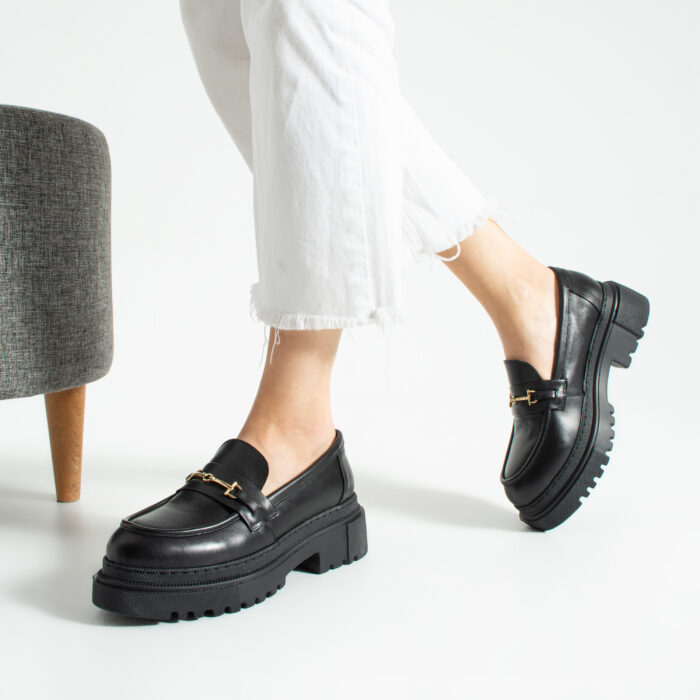 Дамски черни мокасини от естествена кожа с груба подметка Carmen