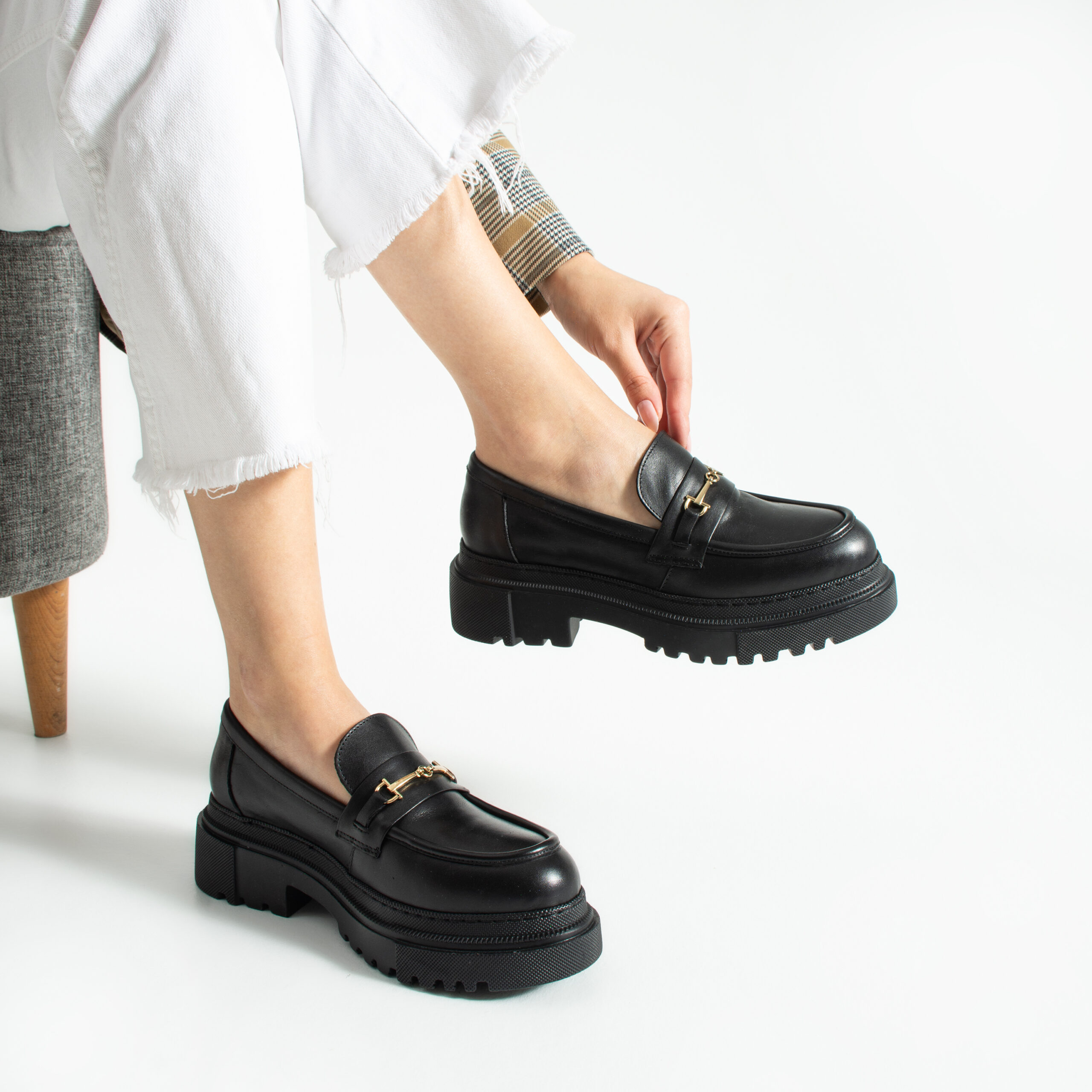 Дамски черни мокасини от естествена кожа с груба подметка Carmen Дамски черни мокасини от естествена кожа с груба подметка Carmen - Image 3