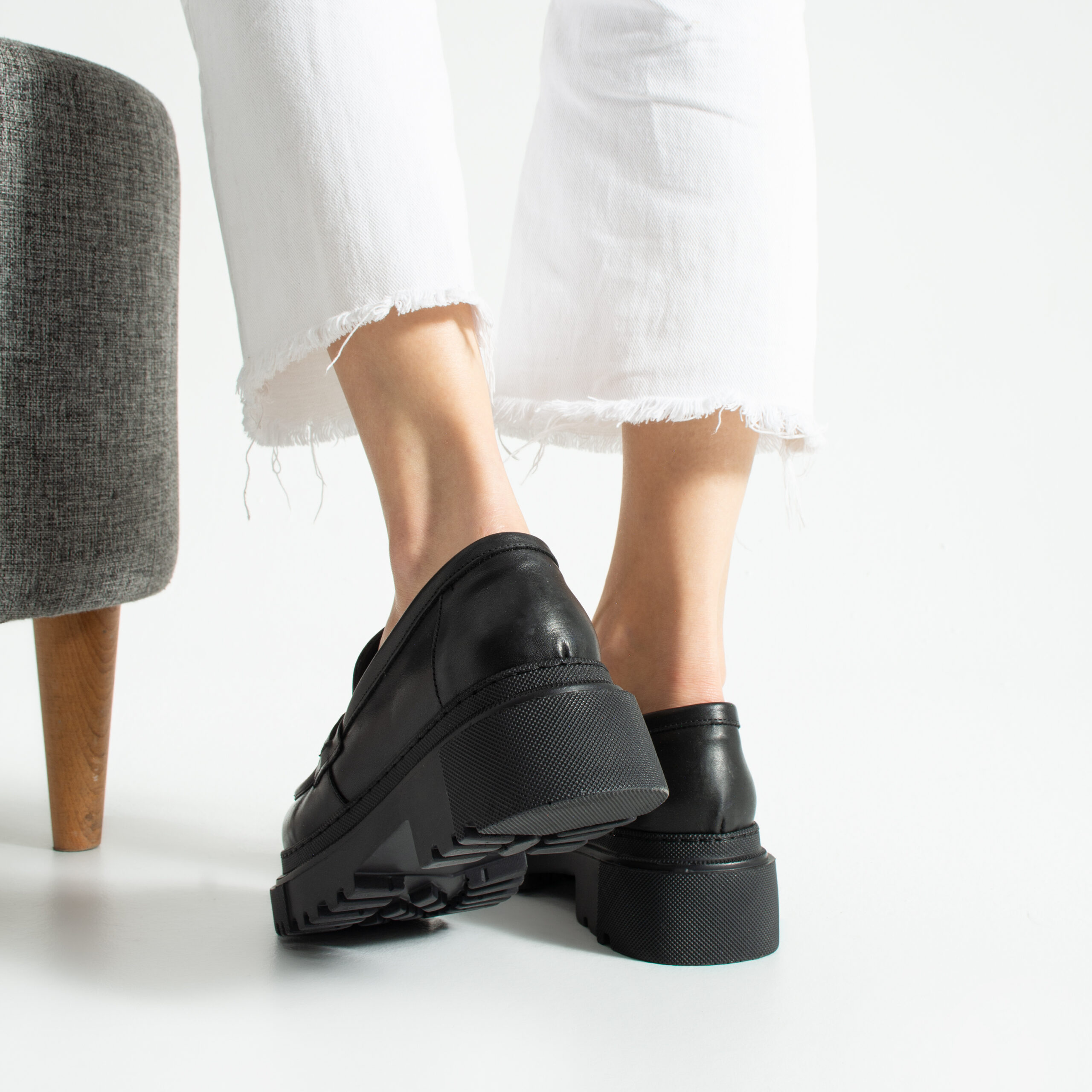 Дамски черни мокасини от естествена кожа с груба подметка Carmen Дамски черни мокасини от естествена кожа с груба подметка Carmen - Image 4