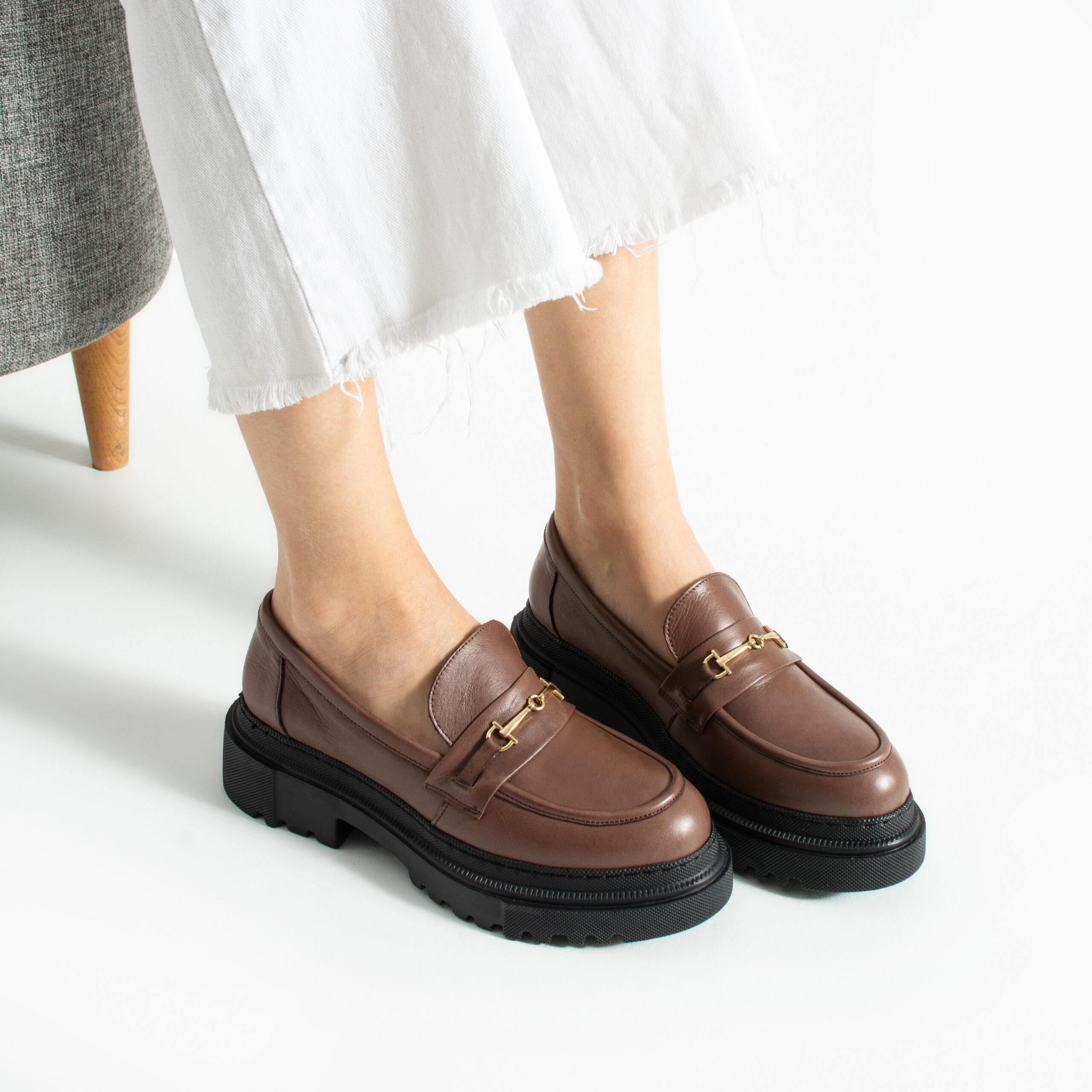 Дамски кафяви мокасини от естествена кожа с груба подметка Carmen Дамски кафяви мокасини от естествена кожа с груба подметка Carmen