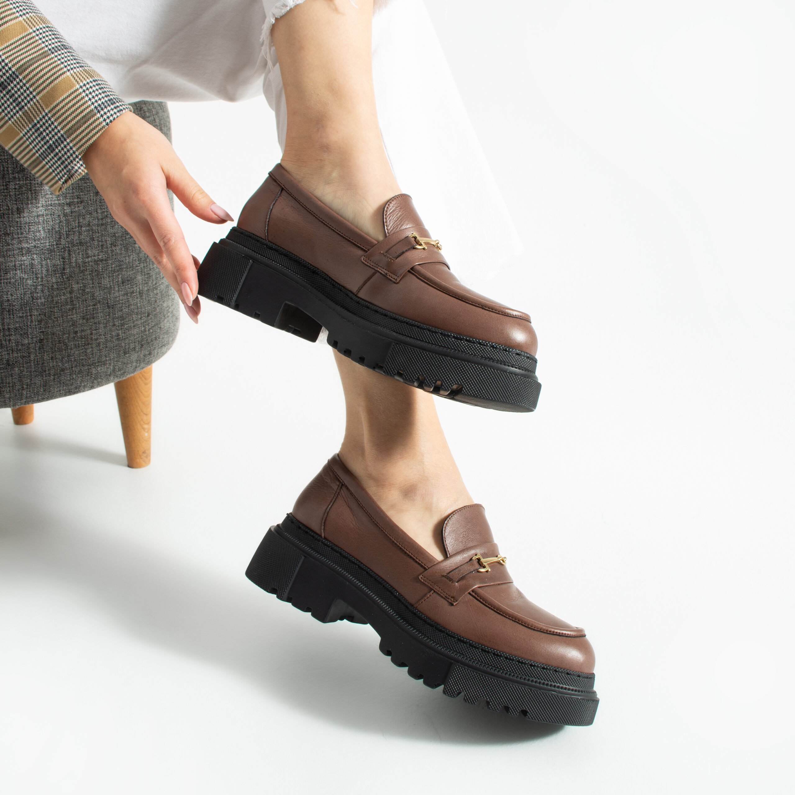 Дамски кафяви мокасини от естествена кожа с груба подметка Carmen Дамски кафяви мокасини от естествена кожа с груба подметка Carmen - Image 2